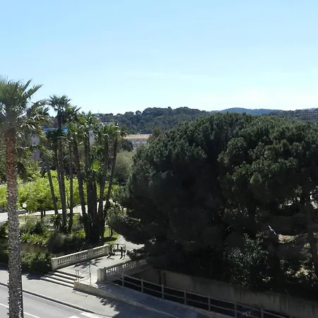 Apartment Le Lavandou, 9 Pieces, 4 Personnes - Fr-1-251-668 *