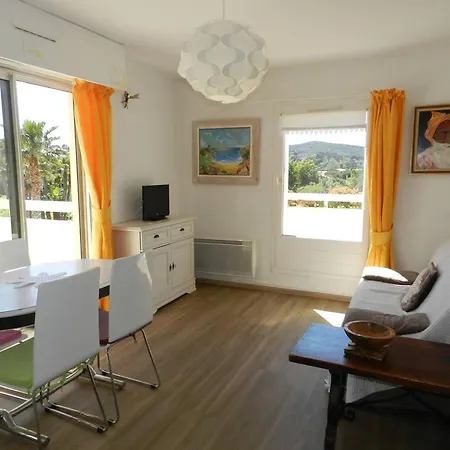 Apartment Le Lavandou, 9 Pieces, 4 Personnes - Fr-1-251-668